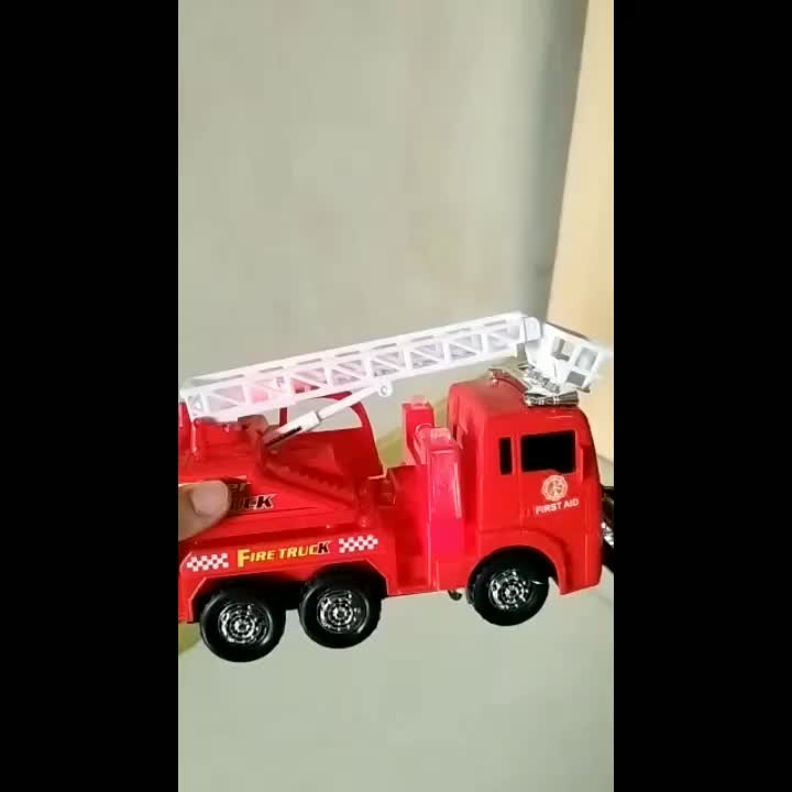 Mainan anak pemadam bakaran tangga auto ada bersuara srine dan lampu. Mobil Bergerak Baterai Hadiah Plastik Control Toys