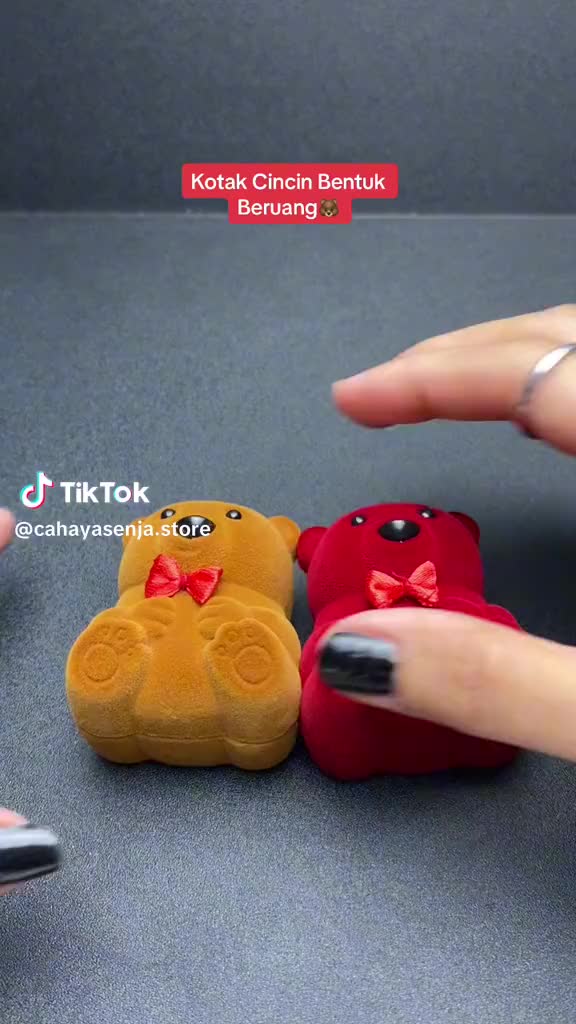 Kotak Cincin Beruang Beludru Hadiah Merah
