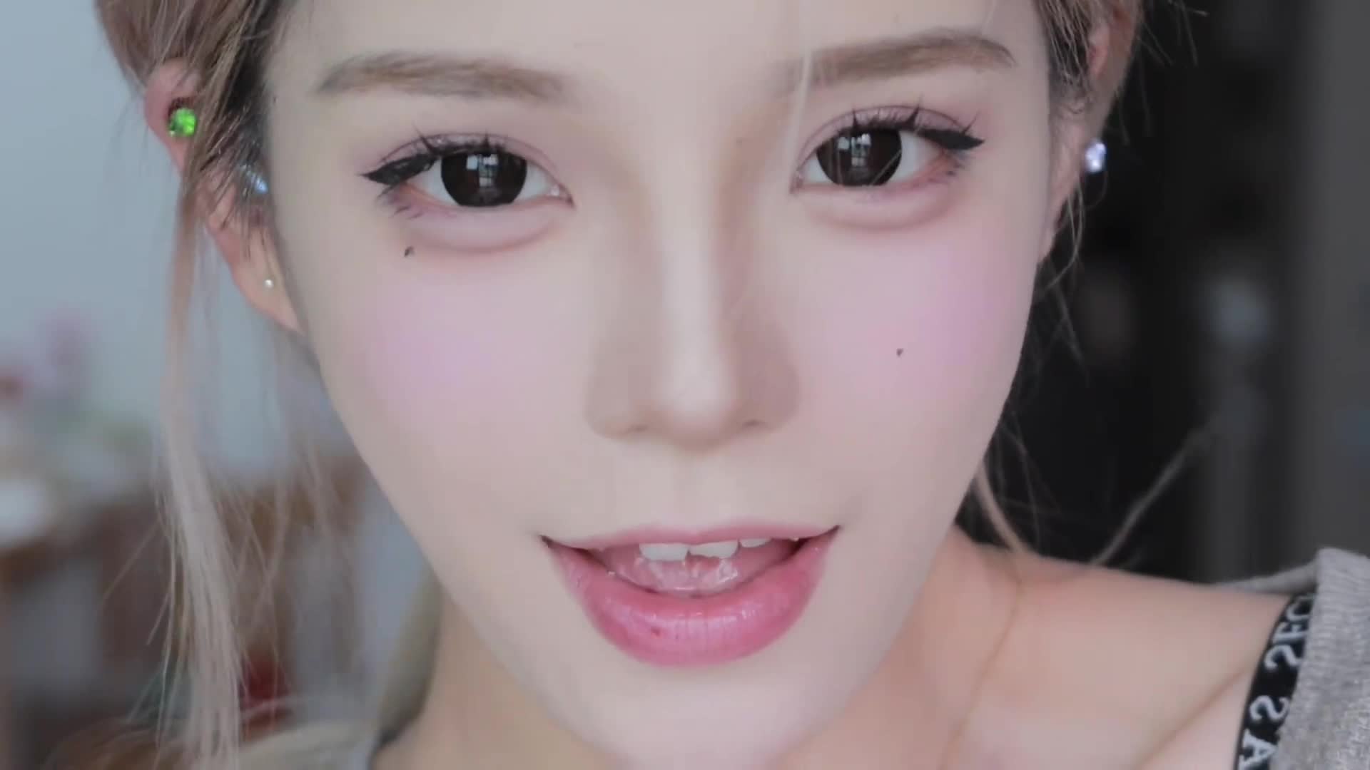 【Spons Puff】Penggunaan basah dan kering Cloud Conceal Puff | Spons Puff Make Up Lucu Cute Segitiga Tebal Multifungsi untuk Cushion Foundation Concealer Triangle Puff TRIANGLE PUFF ( MAKEUP APPLICATOR ) Wajah Pencil sponge lokal cushion puff