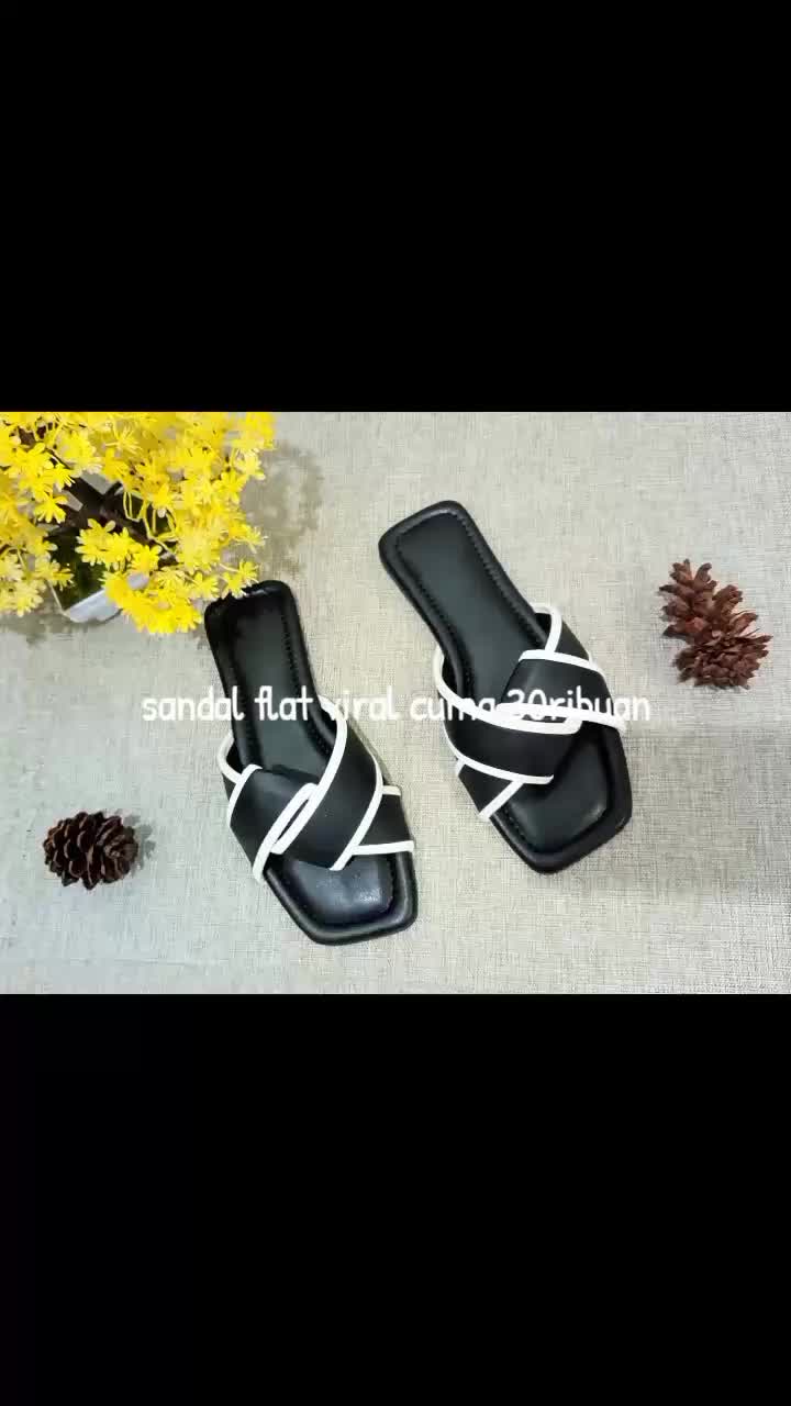 Sandal wanita flat || sandal teplek fuul busah mpuk terbaruu Hitam Putih keeya