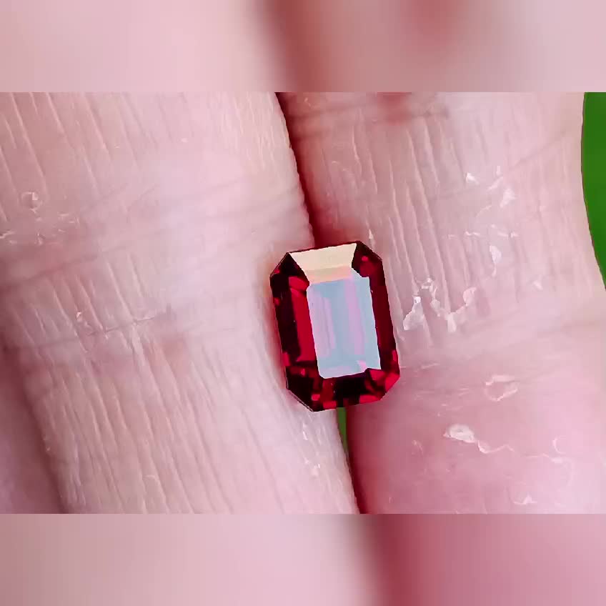 Pyrope garnet 3,02ct