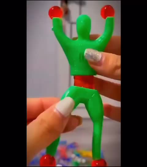 MAINAN SPIDERMAN PANJAT DINDING KECIL