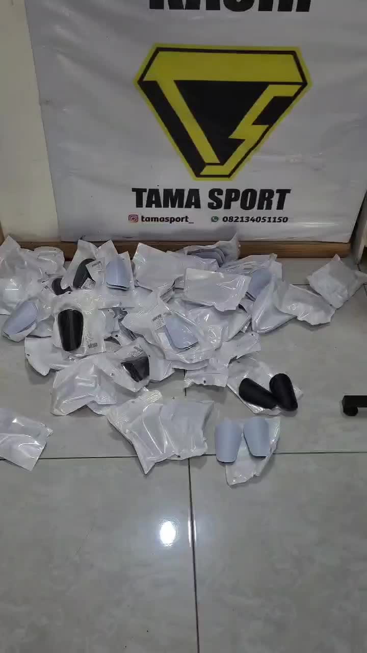 Deker Mini Polos Pelindung Tulang Kering / Deker Tulang Kering Kecil Olahraga Sepakbola Futsal Size 9cm Lebar 7cm