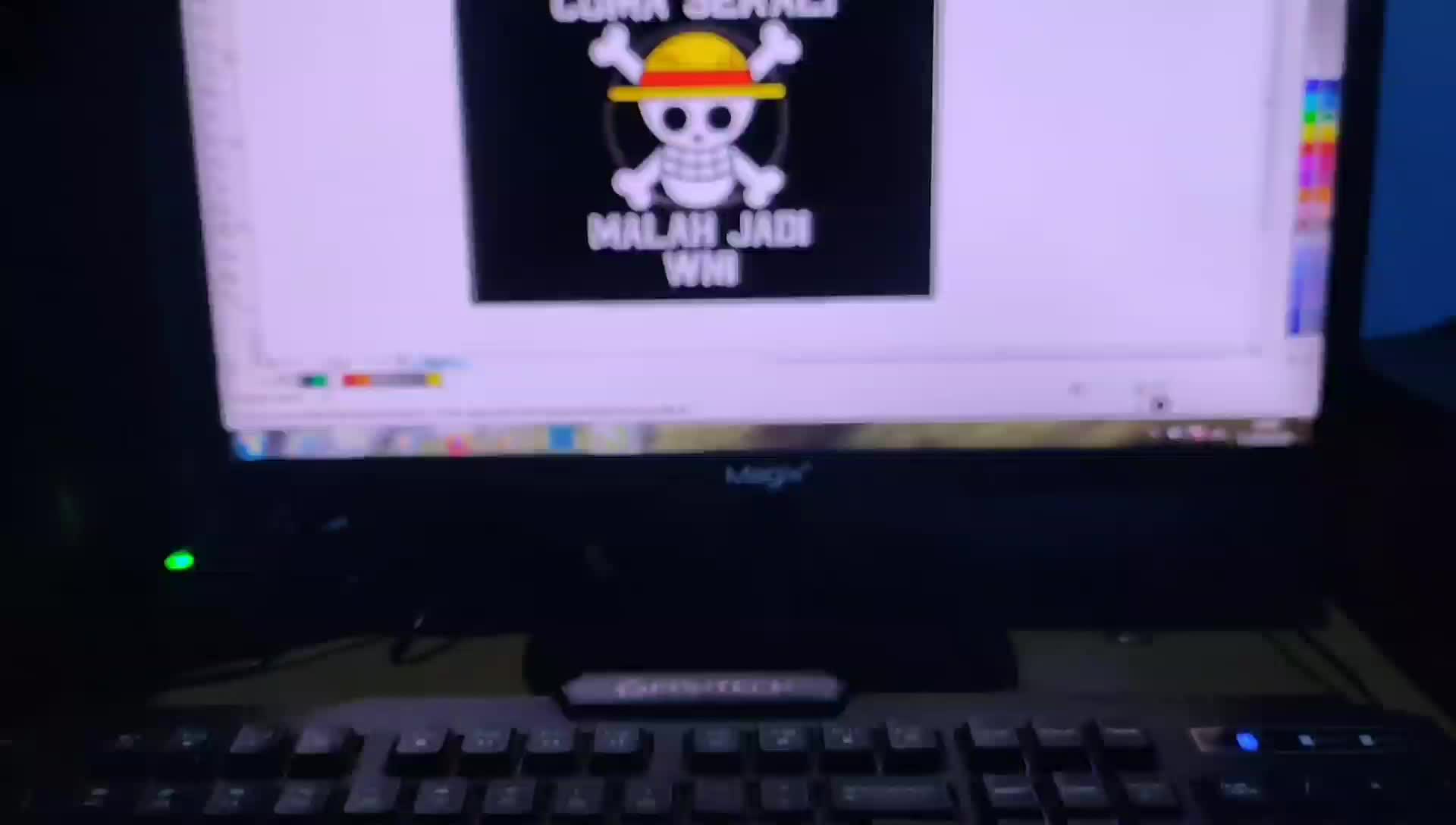 Kaos Distro Hidup Cuma Sekali Malah Jadi WNI - Baju Pria Wanita - Kaos Viral