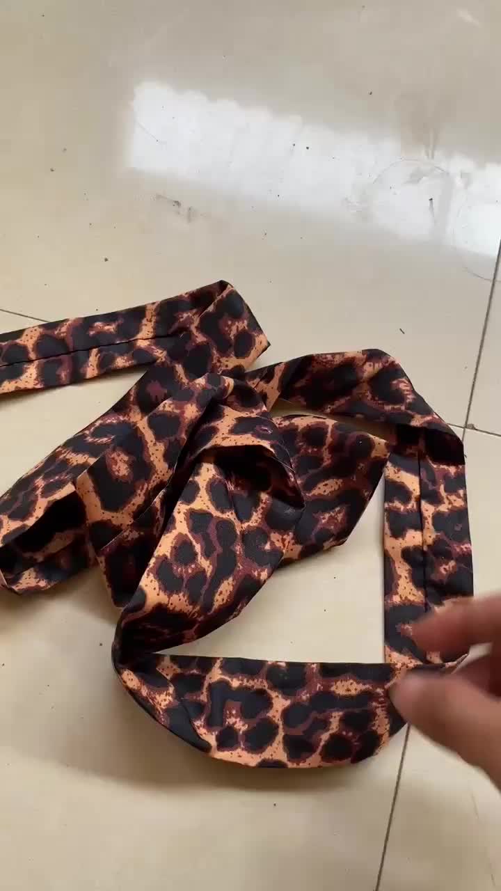 Dasi Lipat Leopard - Produk dengan Desain yang Dibinai