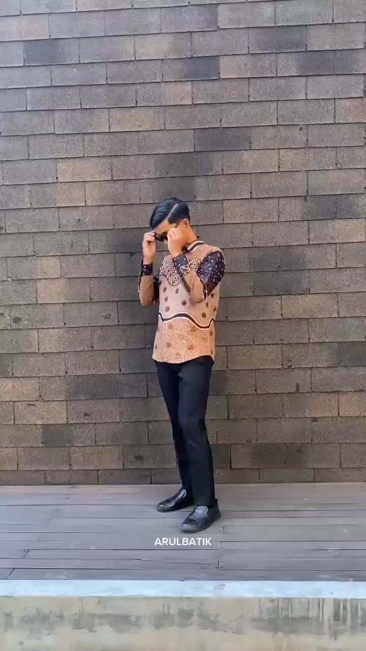 Indraparna Mocca Kemeja Batik Pria Lengan Panjang Bahan Katun halus Regulerfit & Slim-fitting