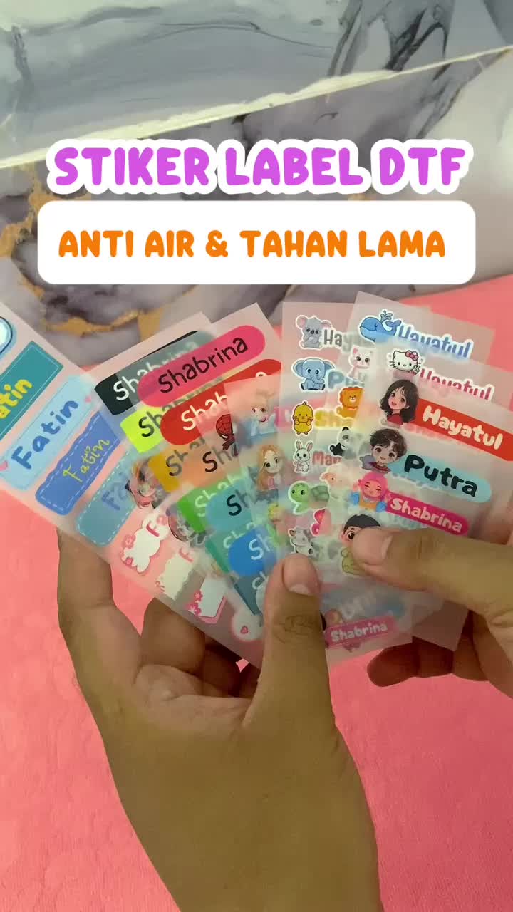 ( PO SEHARI JADI ) Stiker Label Baju Anak Isi 50 PCS / Sablon Setrika Nama Sticker Label DTF Printing Custom Bisa Untuk Sablon Setrika Seragam Pakaian Kaos Hijab Tas Anak