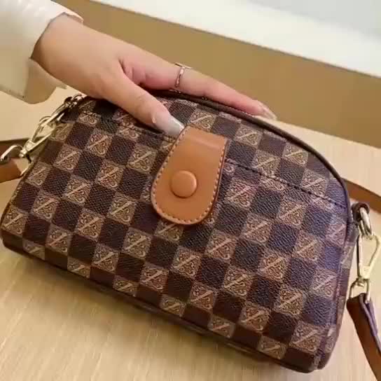 Tas Selempang Wanita Elegan Tas HP Cewek - Kulit Sintesis Pebble Hitam, Resleting Emas, Muat Dompet & HP, Tali Panjang, Gratis Gantungan Kunci sling  bag  mini