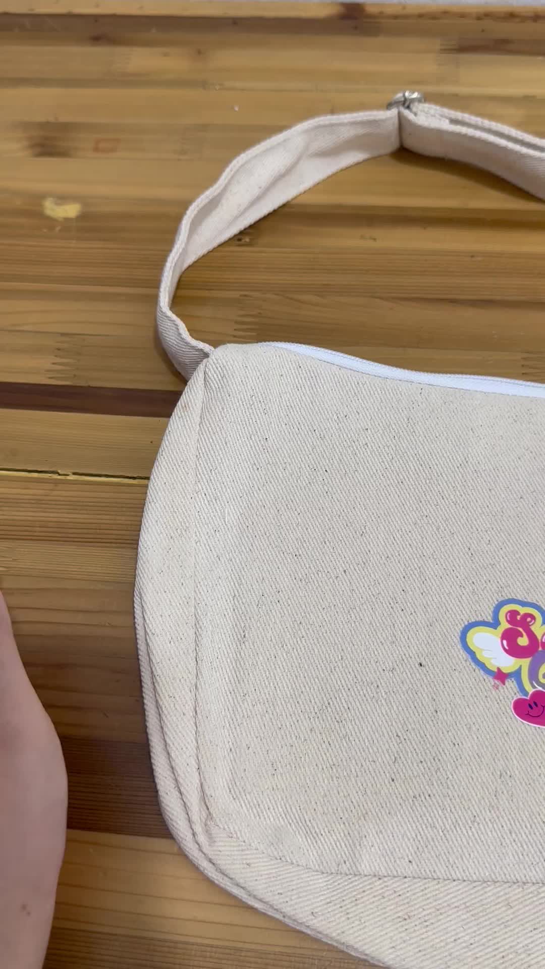 Arabelle Sling Bag Tas Selempang Wanita Shoulder Bag Resleting Bergambar Quotes Berwarna Broken White