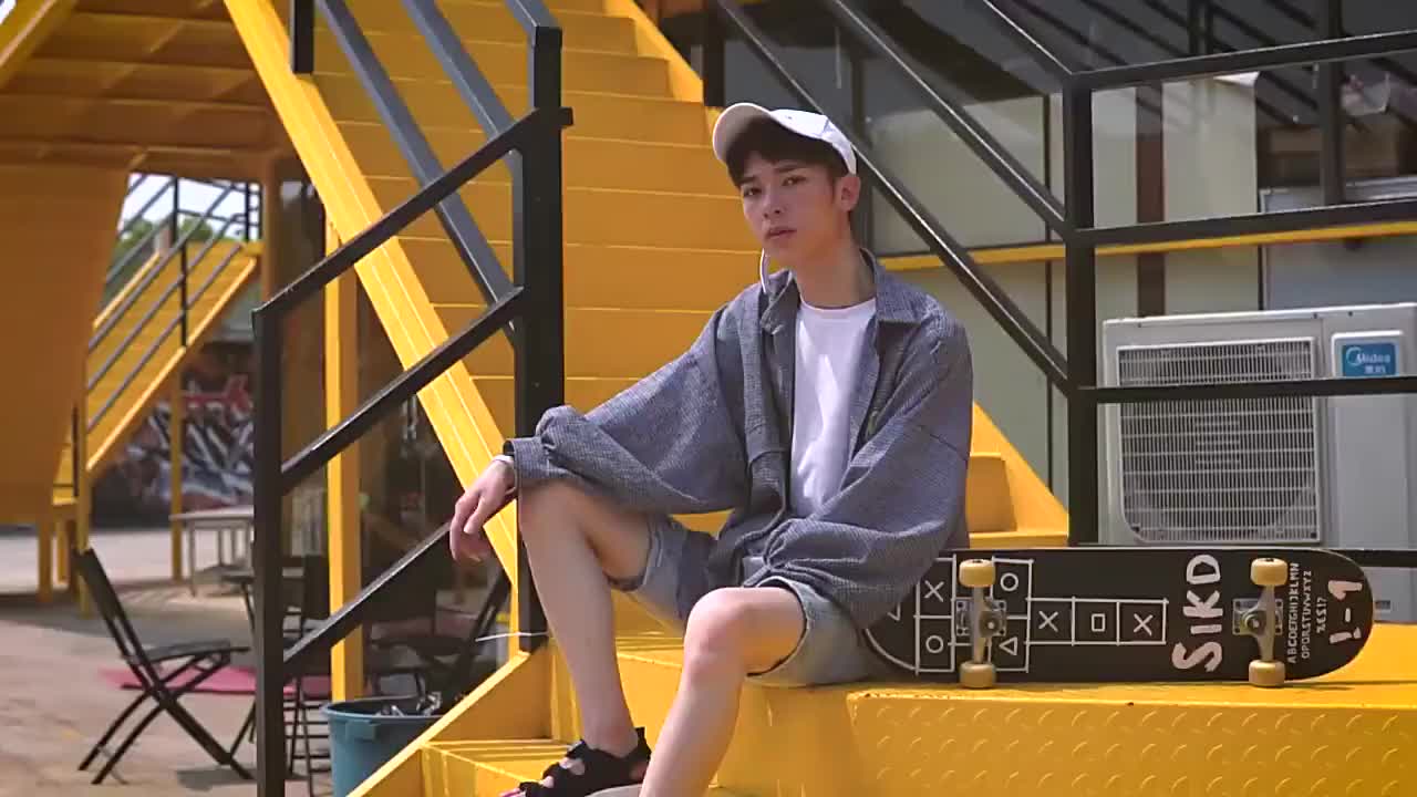 [100% Import+Kirim Hari Ini] Sendal Pria Tali Belakang Bisa Dilepas Gunung Casual JAPAN Non Slip Ringan Velcro Adjustable Size 37-46 Comfortable EVA Sole Lightweight Microtech Sandal
