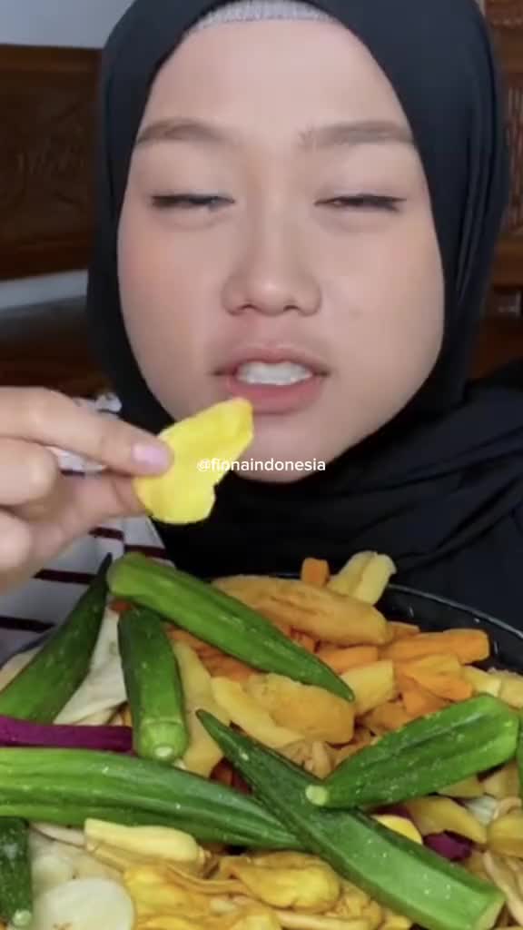 Fiona Paket Hemat 10 pcs Keripik dan Kerupuk Buah Sayur Apel Nangka Salak Durian Anggur Strawberry 50gram Kentang Kripik Mangga Manis Pisang Krupuk Rambutan Snack Food Cemilan