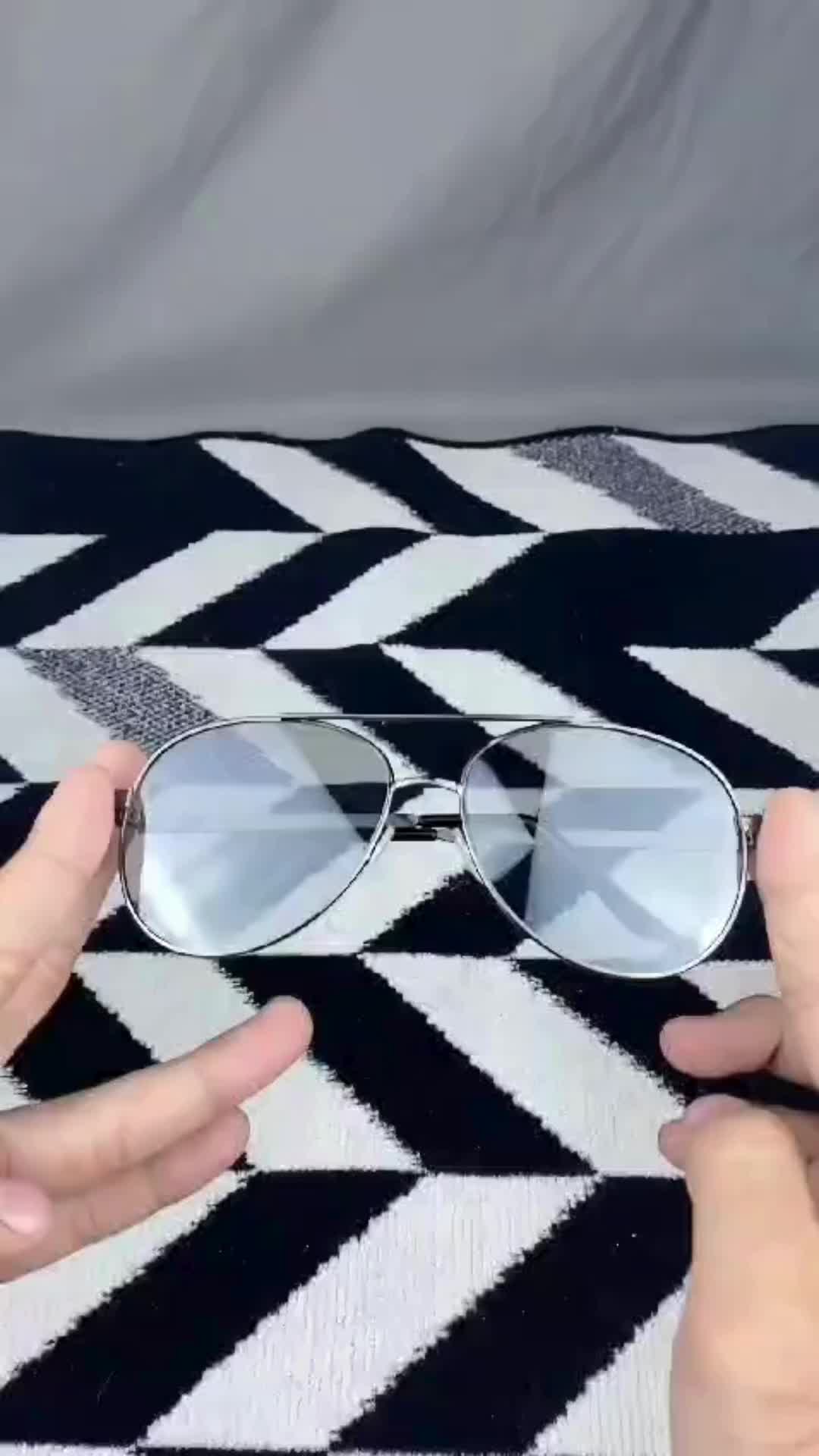 Kacamata Sunglass Pria Aviator Polarized dengan Lensa Photochromic: Perlindungan UV dan Gaya Maksimal Eyewear