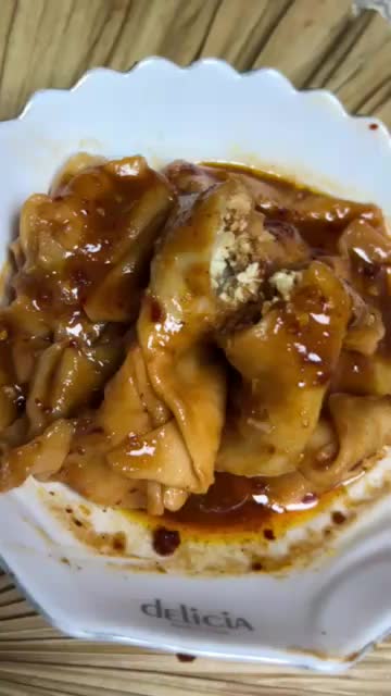 Kulit pangsit kering isian ayam kuah pedas bumbu lekoh Misdaseum Dan C Oil