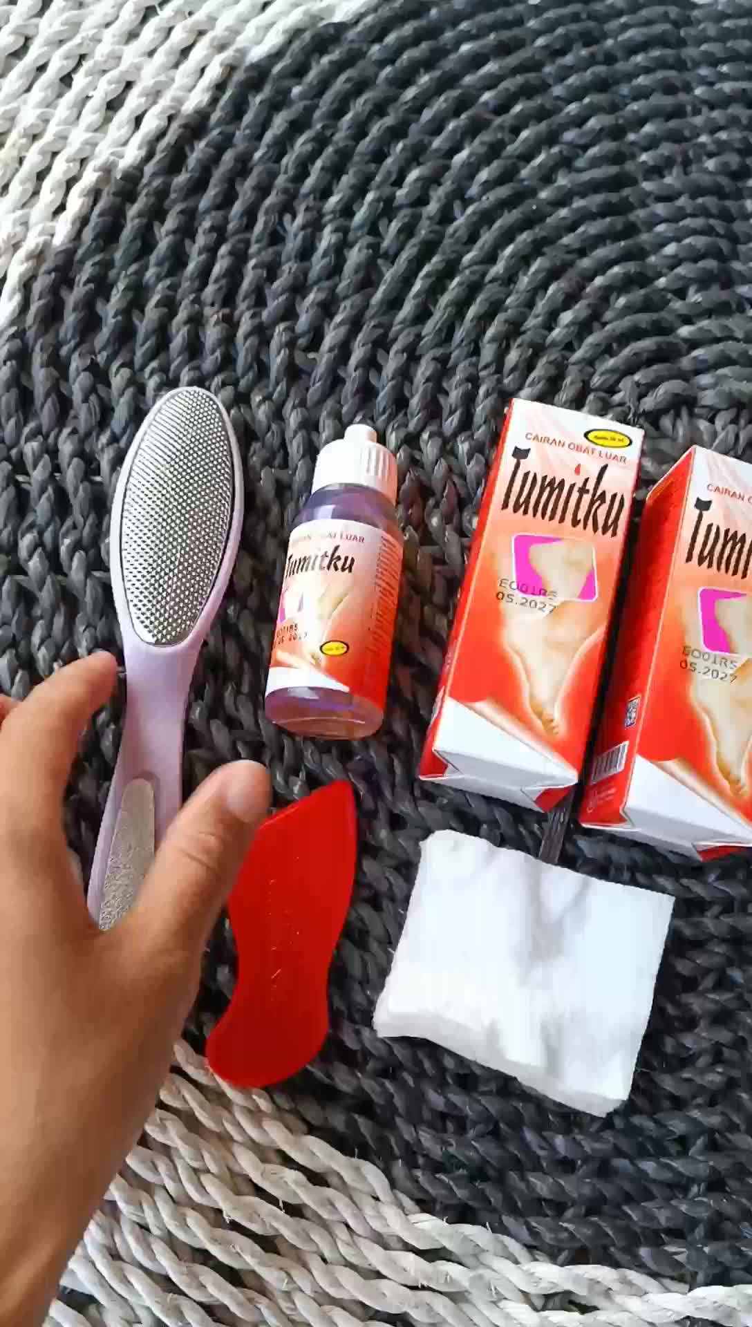 [BELI 1 GRATIS 2 ]Tumitku Penghalus Tumit Kaki - Perawatan Kulit Tumit Pecah-Pecah & Kapalan - Beli 1 Gratis 2 - Bonus Sikat Kapalan - Alami & Aman