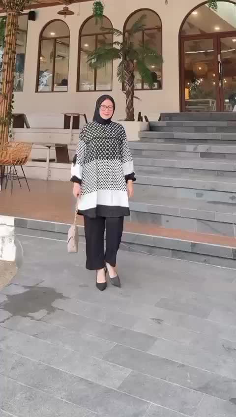 ONE SET RAYON //ONE SET TUNIK TETBARU BY GNL COLECTIONPolos Hitam Cokelat Putih Setelan Wanita Muslim Atasan Kancing Kulot Panjang