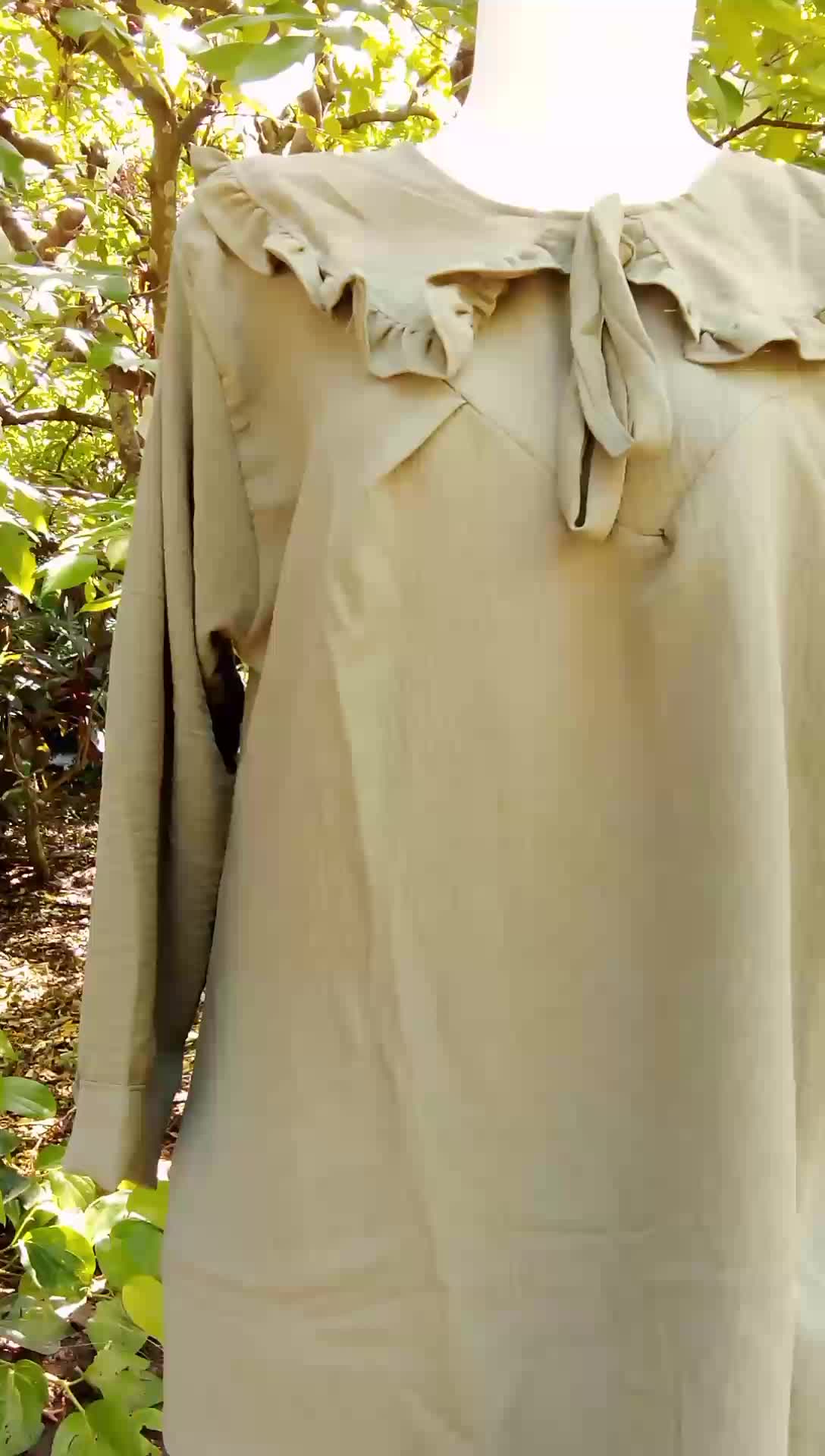 Blouse Kerah Tali Bahan Crinkle Airflow Vintage dengan Pitanya dan Kancing Lengan - Atasan, Variasi, Baju