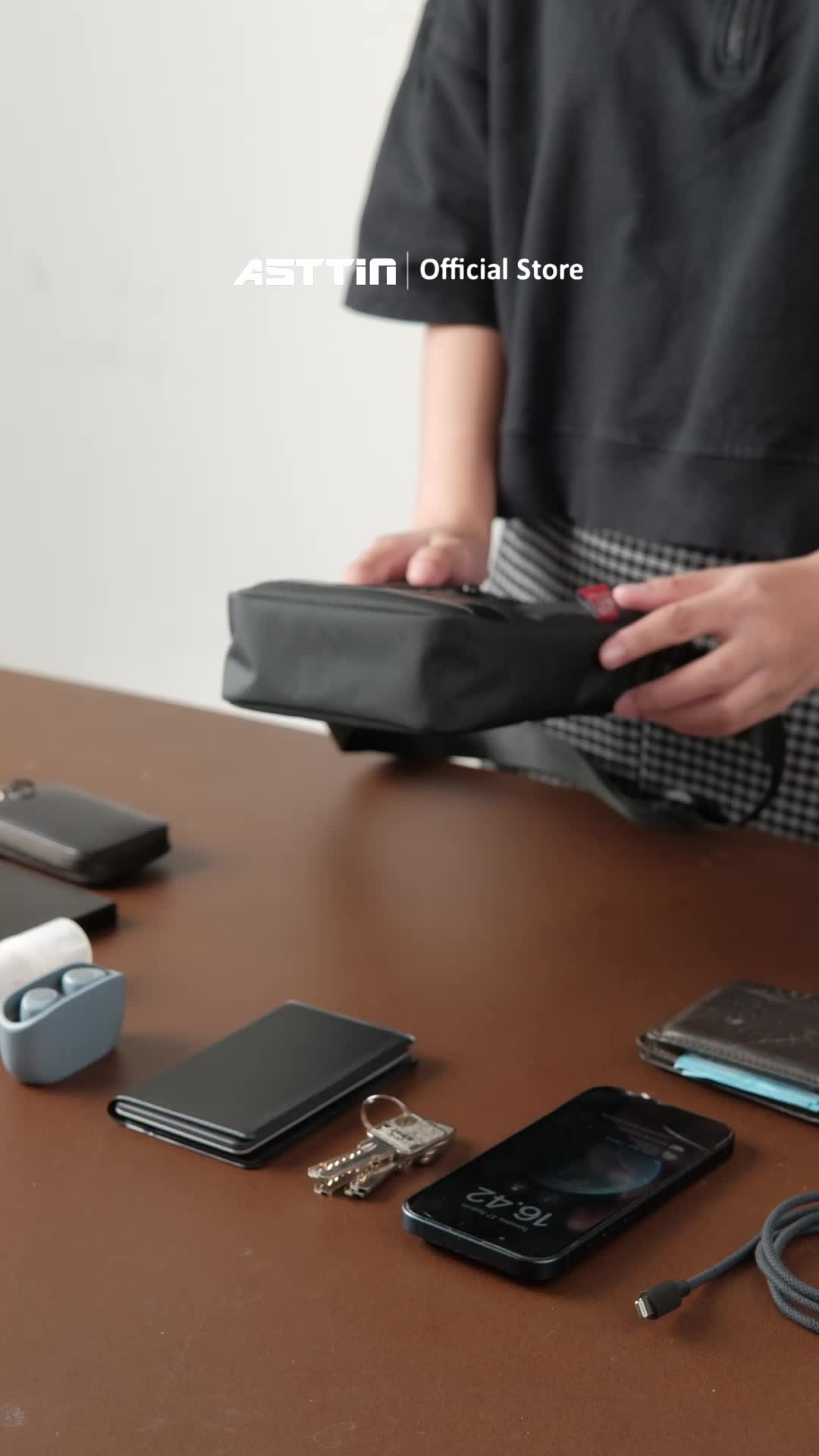 Tas Selempang Mini Pria Anti Bara API & Gores Asttin Model Simple Looks Cool Warna Hitam - Kulit tas  gantung  pria tas  selempang  merapi  mountain