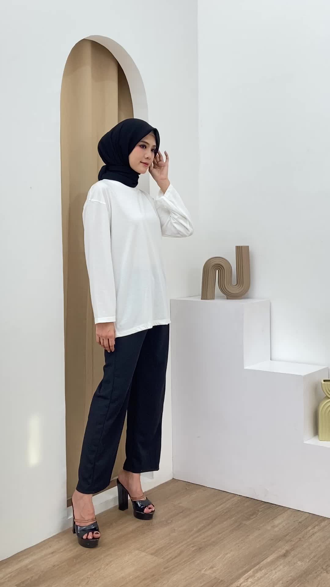 Kaos Wanita terbaru Ovesize/Kaos Lengan Panjang Wanita Kekinian/Baju Kaos Lengan Panjang Wanita/Kaos Wanita Tangan Panjang Oversize/Kaos Distro Cewek/ Kaos Atasan Wanita/Kaos Panjang Wanita Combed Oblong Unisex Oversize Santai Nyaman V