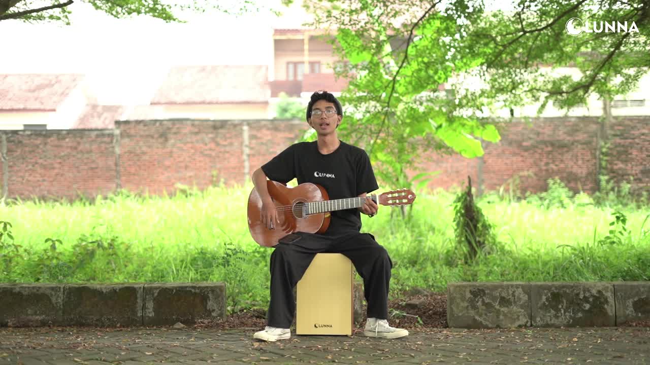 LUNNA Gitar Klasik LN - KB131 Tanam Besi Senar Nilon Model Bulat