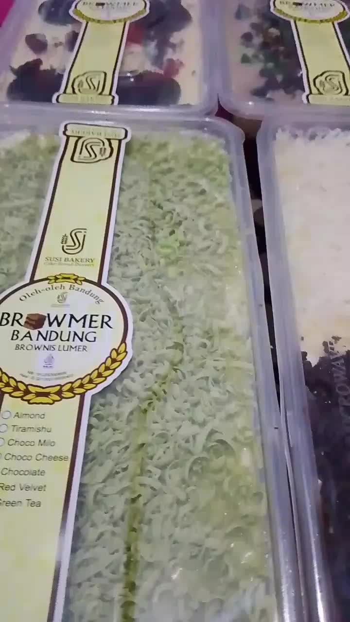 BROWMER bandung(brownis lumer)desert box kekinian yang lagi viral. Makanan