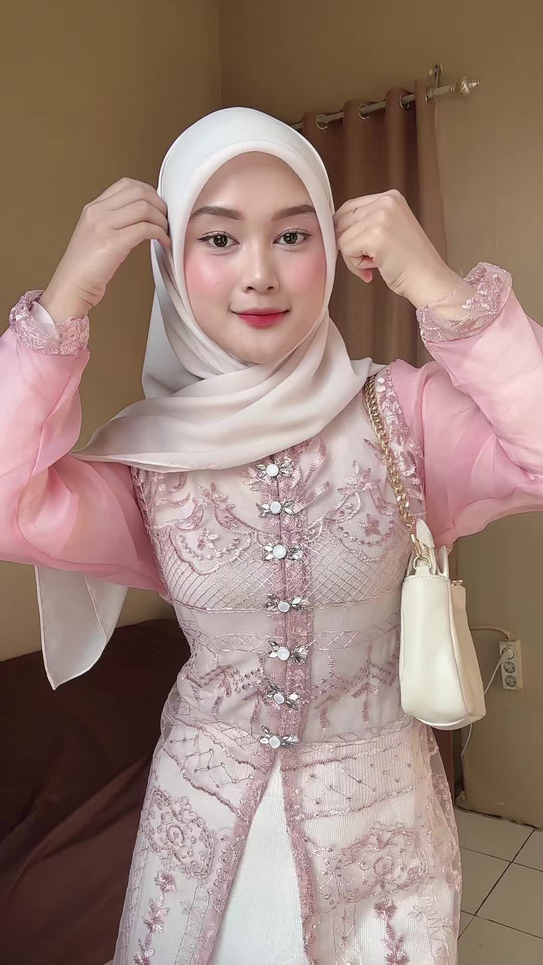 Hadju Tunik Brukat Motif Random Tali Kancing Mutiara Payet Diamond Produk Terlaris Terbaru 2025 Kebaya Mewah Brokat Kondangan, Wisuda, Bridesmaids, Acara Formal Outer Muslim Panjang Outfit Tren Baju Lebaran 2025 Model  Atasan  Wanita Pesta