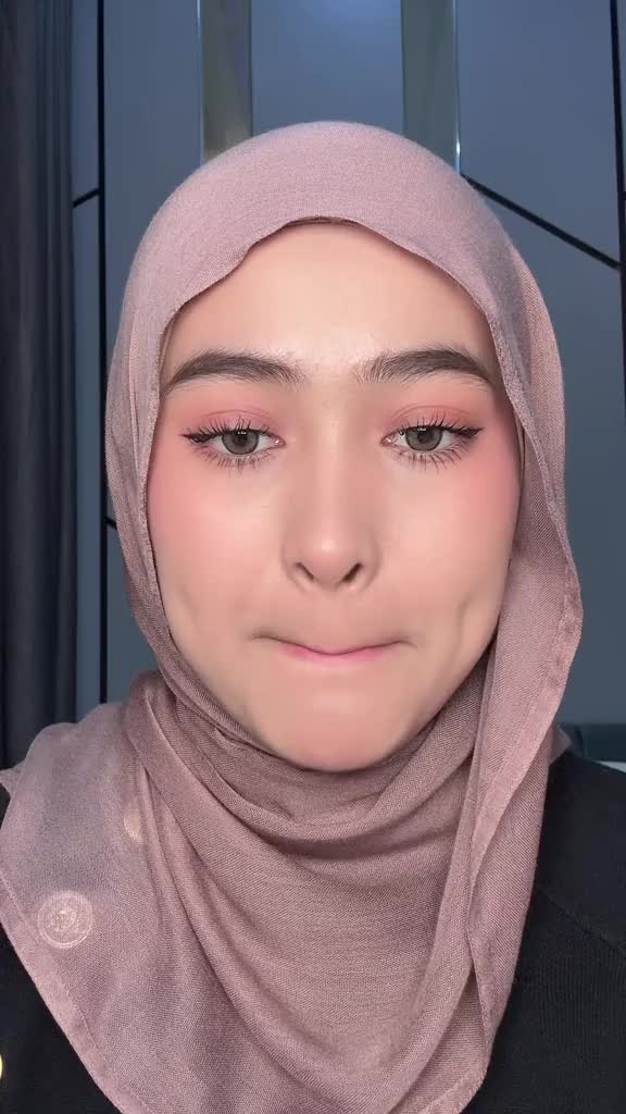 BNB Barenbliss Lily Makes Luminous Glow Tint Lip Tint Lipstick