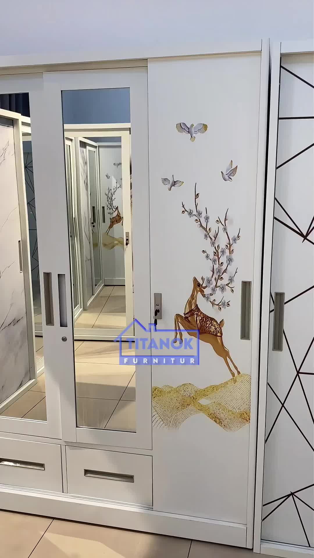 Lemari TiTanok- Lemari Pakaian Besi 4 Pintu Slidding 160cm 1Hanger 2Laci Wardrobe Steel Cermin Minimalis [jumbo size]