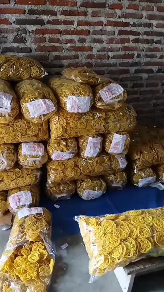 1 kg Kerupuk mie kuning khas Tegal mentah 4 bungkus