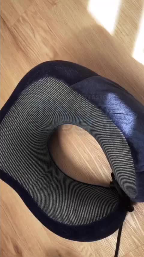Rhodey Bantal Leher Cool Tech Real Memory Foam Tali Adjustable dan Lapisan Beludru Nyaman Empuk dan Lembut U Shape Travel Pillow untuk Traveling Perjalanan Jauh Pesawat Bus Kereta Api