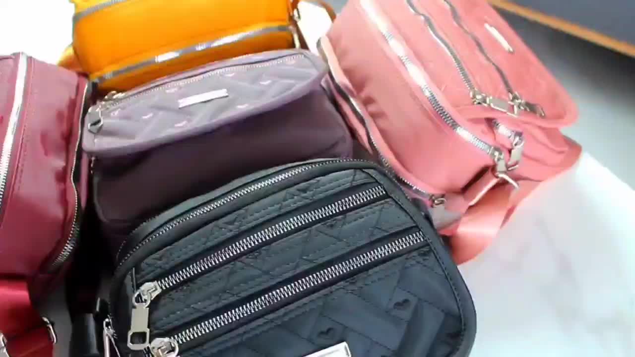 Tas Selempang Wanita 5 Ruang dengan Resleting Warna Silver