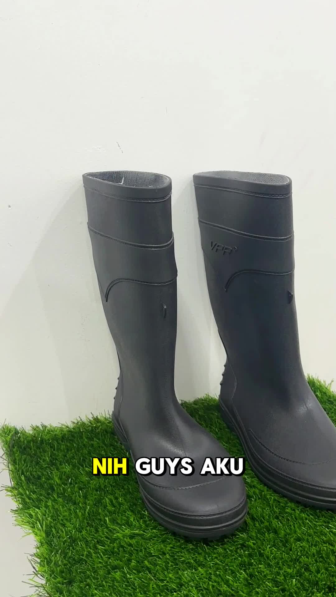 Sepatu Boot Hitam/ Boots Karet Lokal Ringan Anti Slip Kontruksi/Sepatu boots air /Safety Boot pvc Shoes Pria Kerja