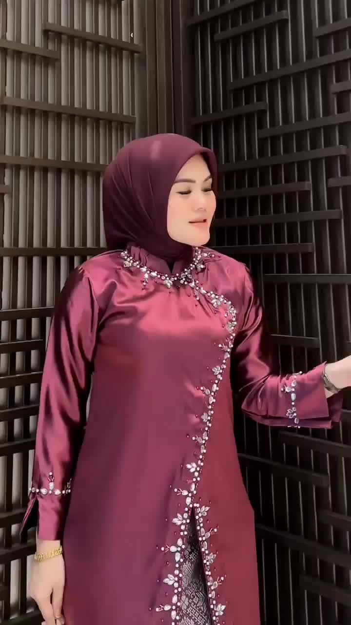 ￼(ATASAN SAJA)Baju Kurung Melayu LYLIE || Set Baju Kurung Melayu Malaysia || Set Kurung Payet Swarowski || Set Kurung JUMBO || Tunik Pesta || Seragam Wisuda Kekinian || Bisa Bayar di Tempat ~ SUTAN FASHION