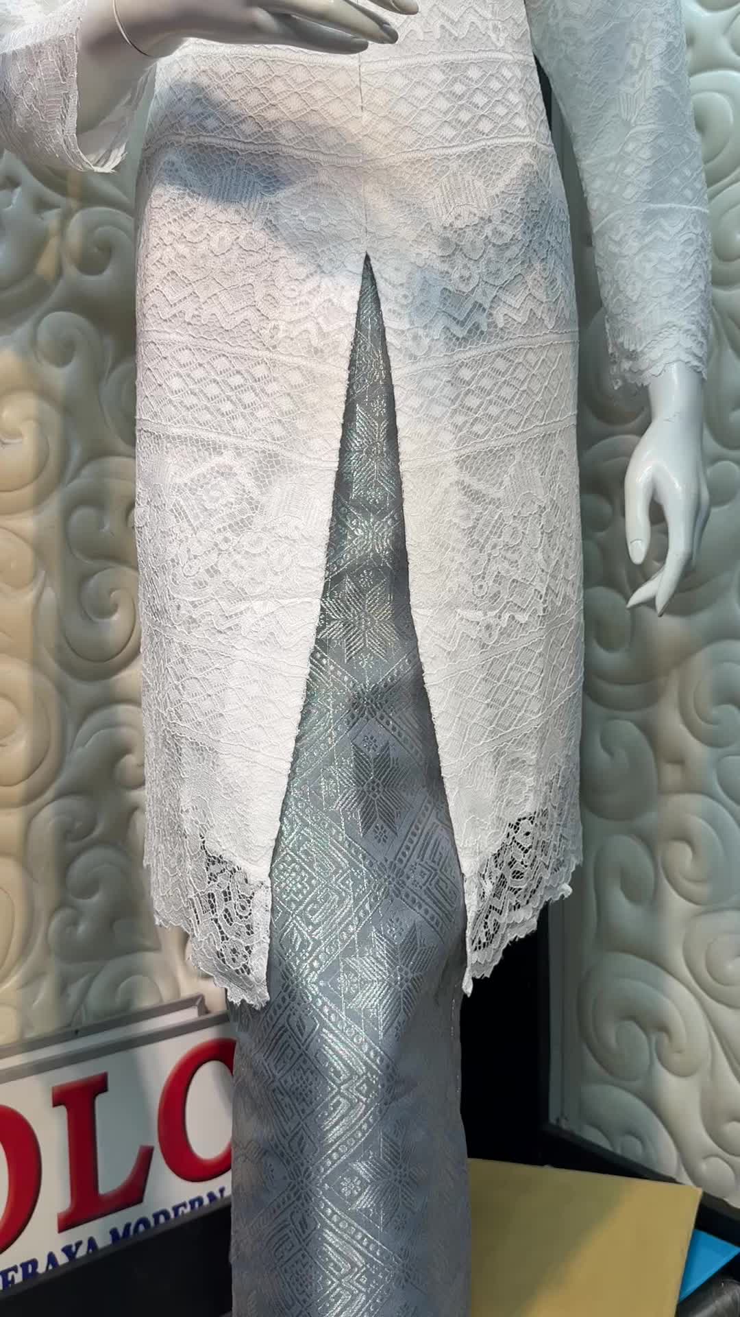 kebaya brokat V-neck malika