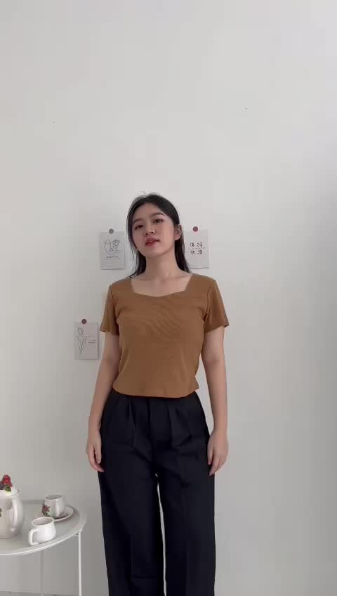 NOLAN l Crop Top Leher Kotak l Square Neck Lengan Pendek l Sassy Square Sleeve Croptop l Kaos Wanita