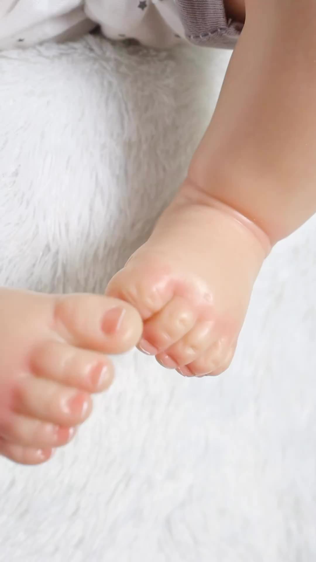 CuddleMe Fitted Booties Sepatu Bayi Kaos Kaki Hangat untuk Bayi Perempuan & Laki-laki