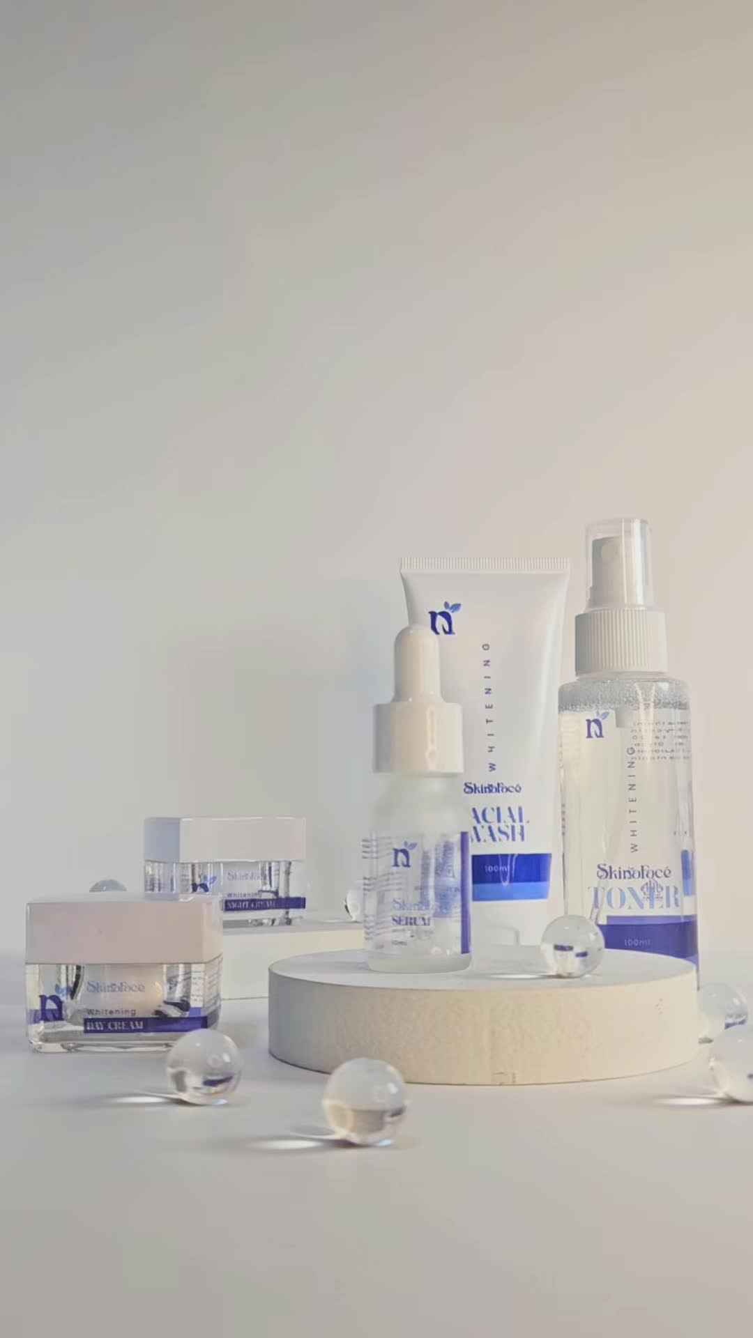 SKINAFACE WHITENING Series || Membantu memudarkan flek ringan, memudarkan noda hitam bekas jerawat, mencerahkan kulit, serta dapat melindungi kulit dari radikal bebas dan dapat membuat wajah tampak glowing
