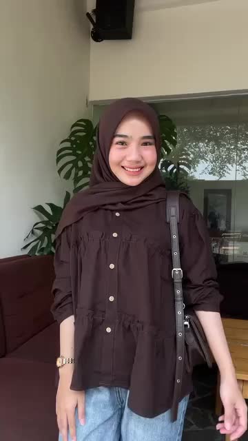Feena Top Blouse Wanita Ruffle Lengan Balon Korean Style Atasan