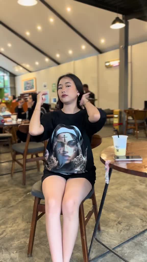 OVERSIZED T-Shirt GVRL " BAD NUN " | Kaos Oversize Unisex | Cotton Combat 24s Tebal | Baju Distro Pria Dan Wanita  Kain Combed Sablon Lembut Polos