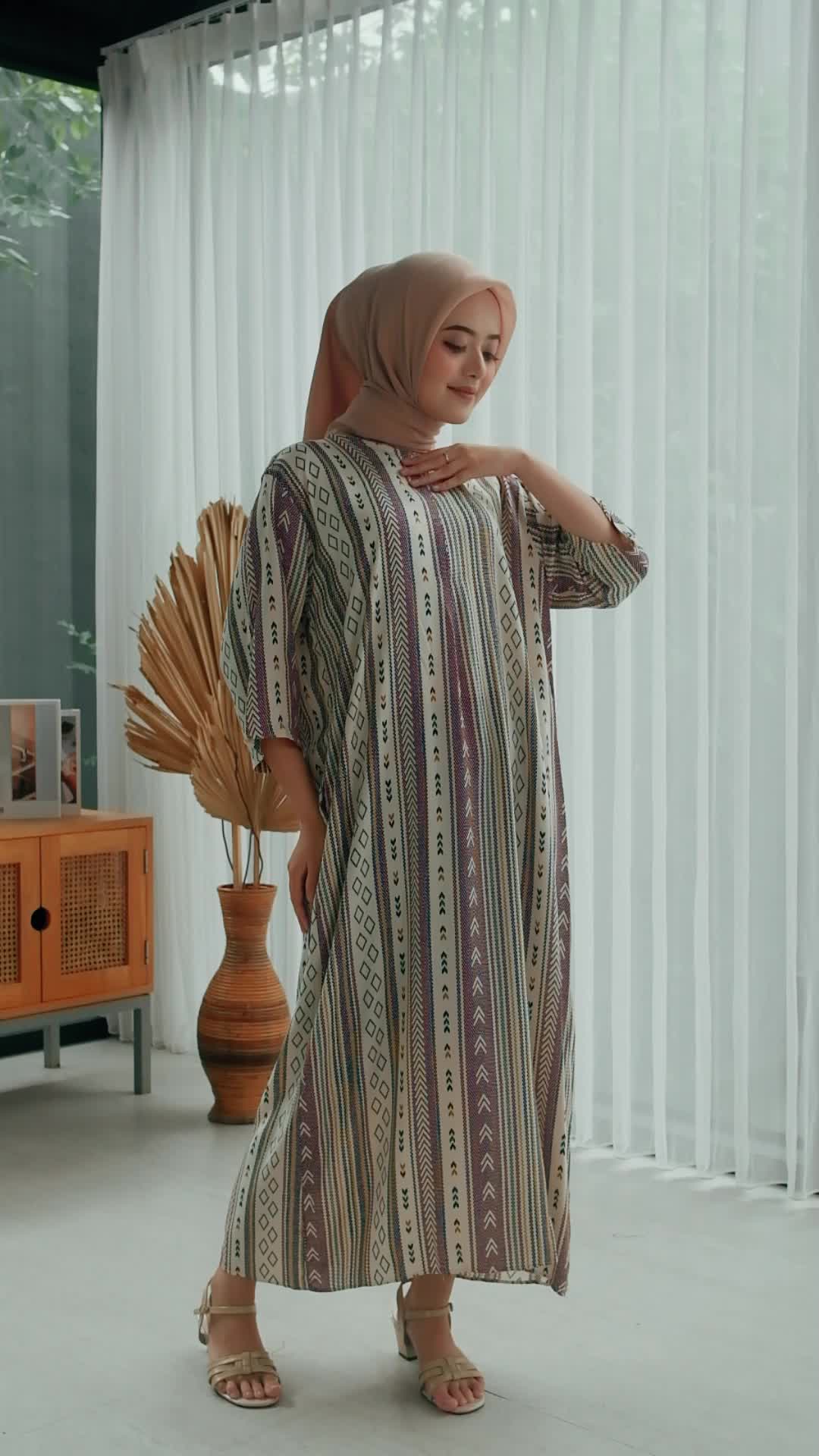 Daster Kekinian Bahan Rayon Home Dress dengan Resleting Depan dan Lengan 3/4 untuk Wanita - Bumil, Katun by SHEBIAShebi - Kancing, Kimono