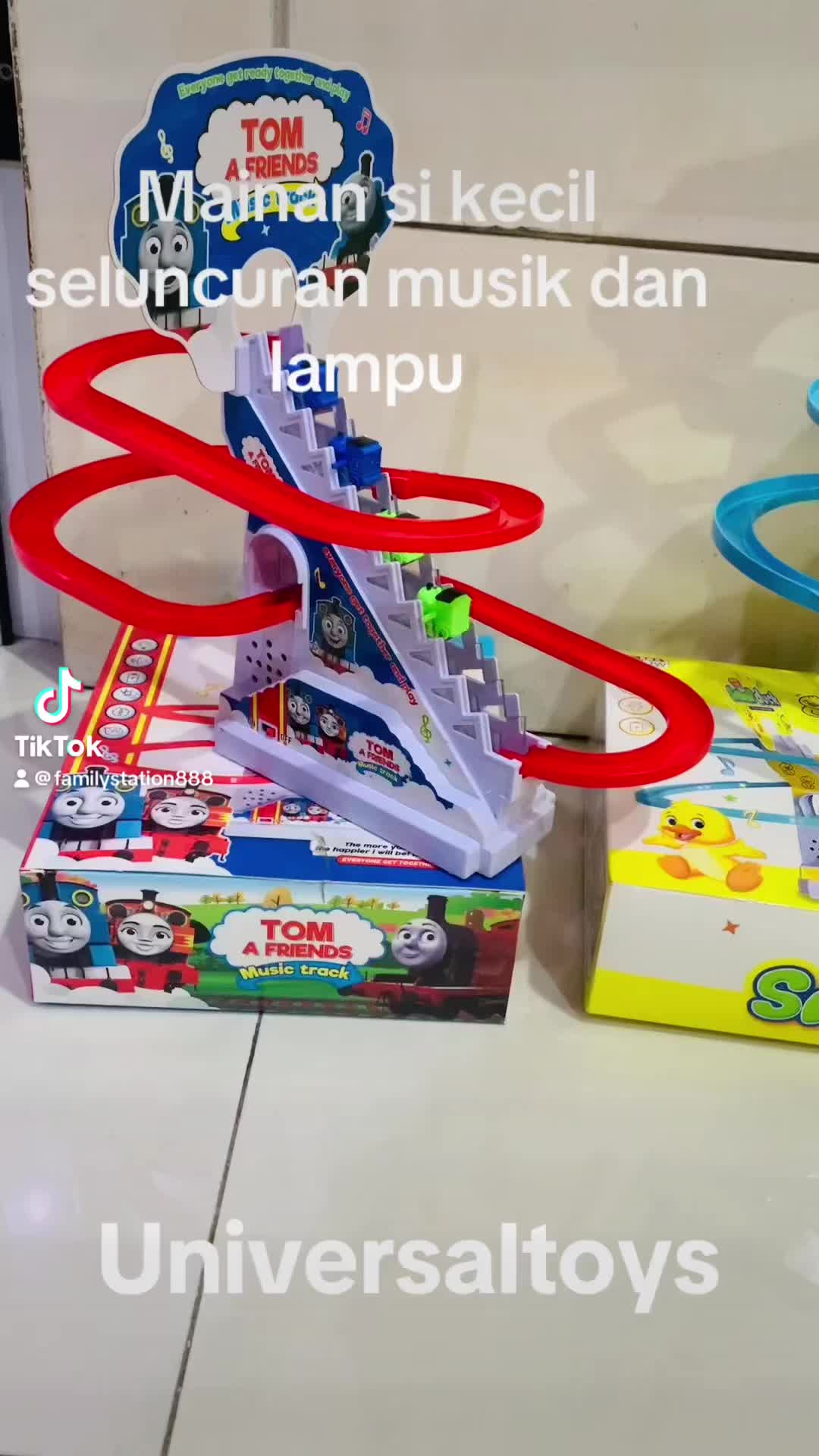 Mainan Anak Seluncuran Rel tangga karakter dengan musik dan lampu Electric climbing stair rail toys