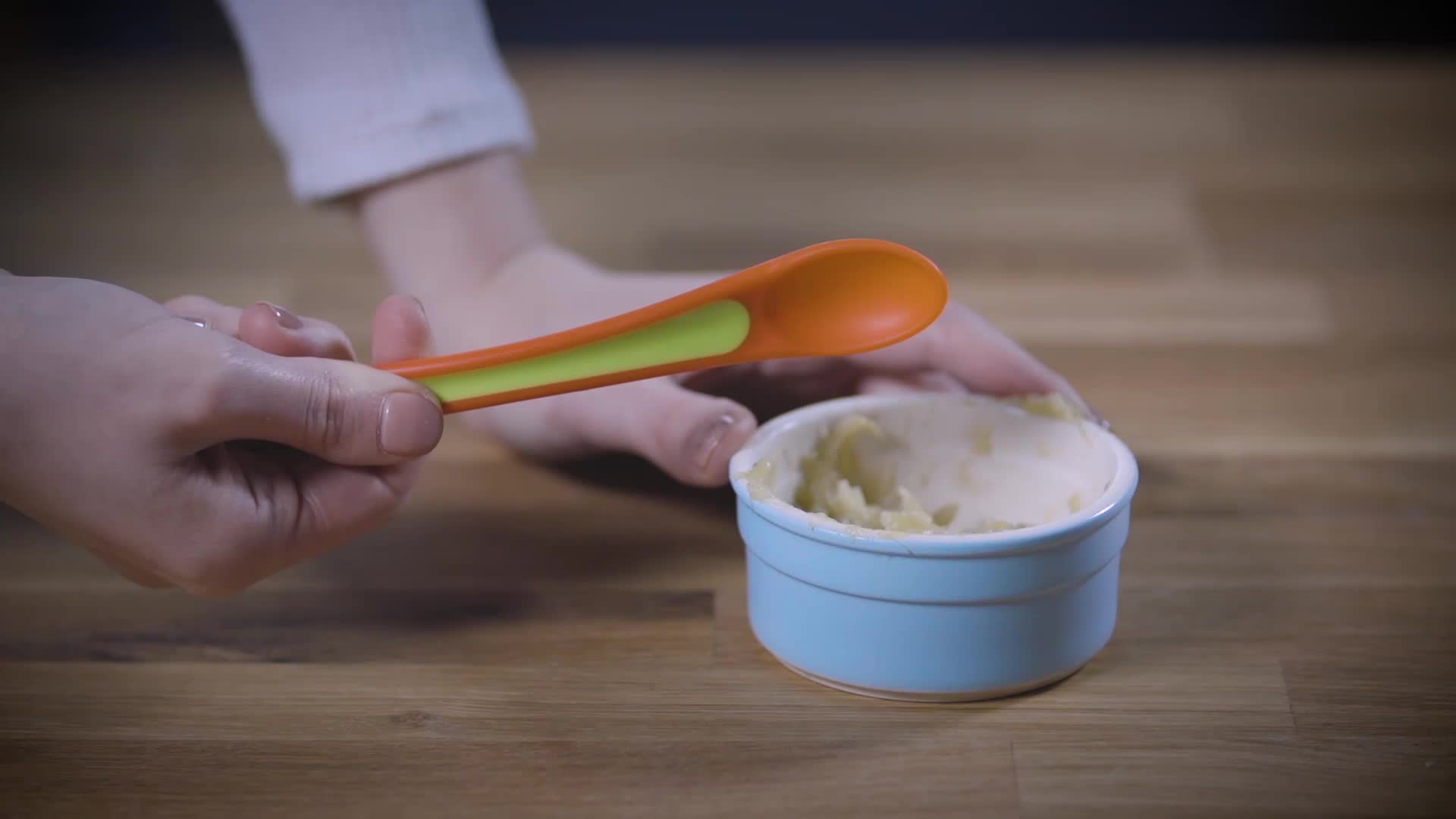 Tommee Tippee Sendok Makan Bayi - Heat Sensor Spoon/Purple Blue