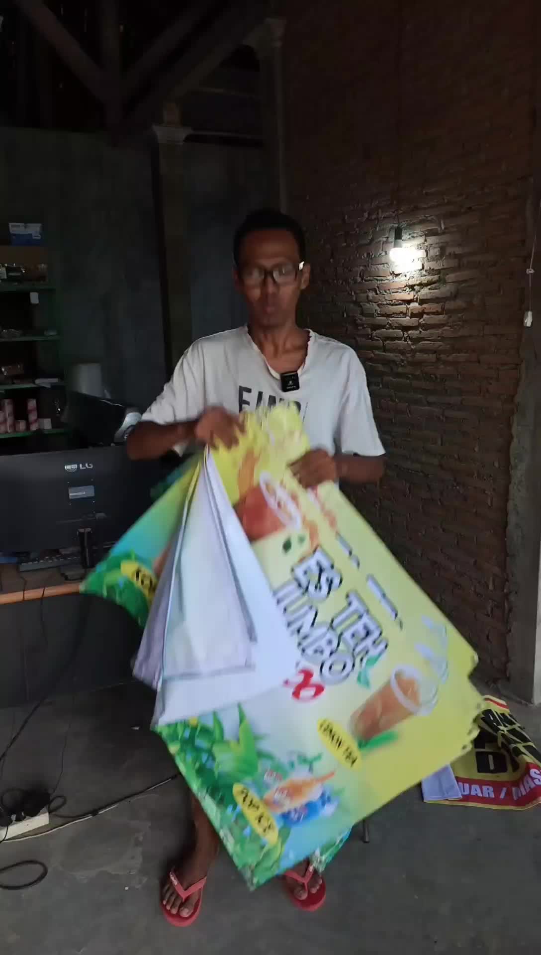 banner mmt spanduk baliho background es teh jumbo termurah | Banner es teh jumbo solo | spanduk es teh poci