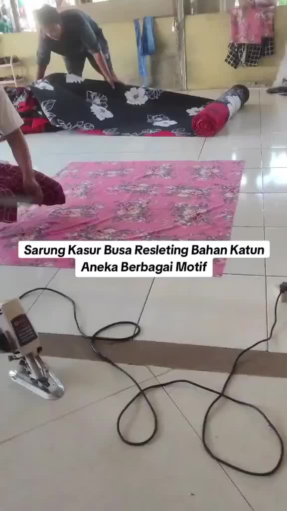 Sprei sarung kasur busa motif Doraemon sarung kasur busa resleting