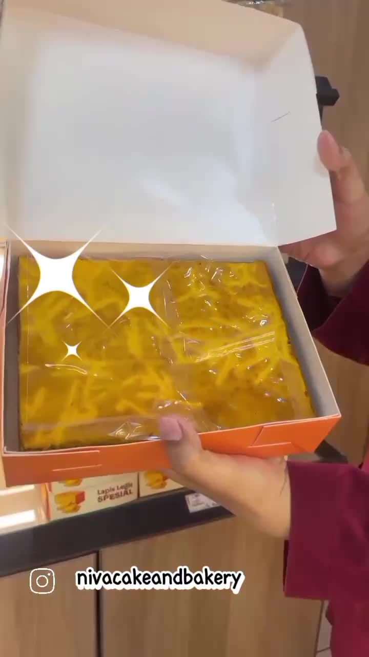Bergaransi Lapis legit Murah dengan Kualitas Istimewah Tekstur Moist Margarin Premium Ada Rasa Keju Dan Cokelat Kue Manis nya pas Food