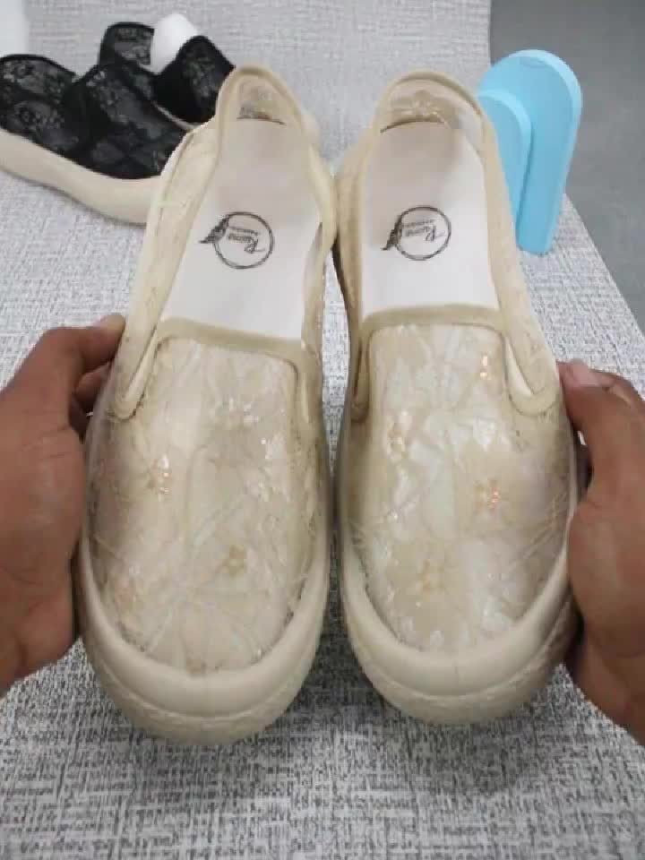 Ruimo Fashion TW - Sepatu Sepatu Wanita Slip On Fashionable Motif Brokat Premium Import Quality Karet Merah Shoes