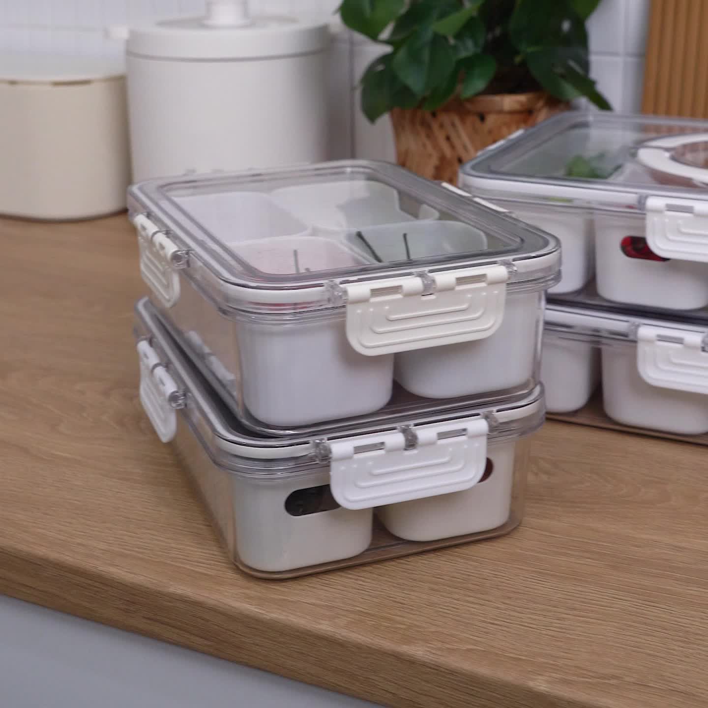 Youware - Ginney NEW!! Portable Food Container / Kotak Penyimpanan Makanan Ringan, Buah, Camilan, Snack Berukuran Besar yang Mudah Dibawa Travelling dengan Handle dan Sendok Garpu Buah Kecil food container kulkas