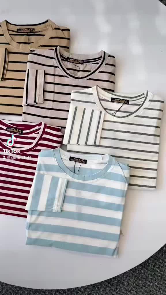 Kaos Wanita Motif Garis-Garis dengan Bahan Katun Rib - Basic