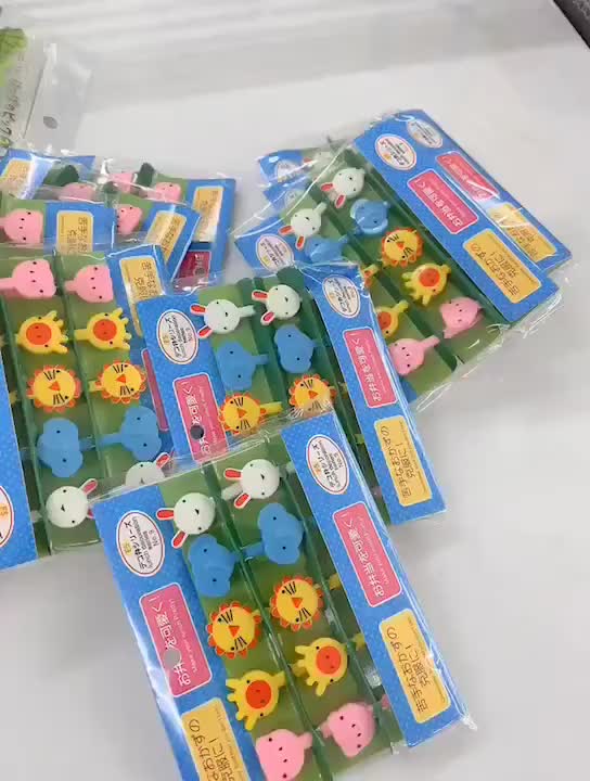 Garpu Bento untuk Bekal Anak-Anak dengan Buah dan Lauk
