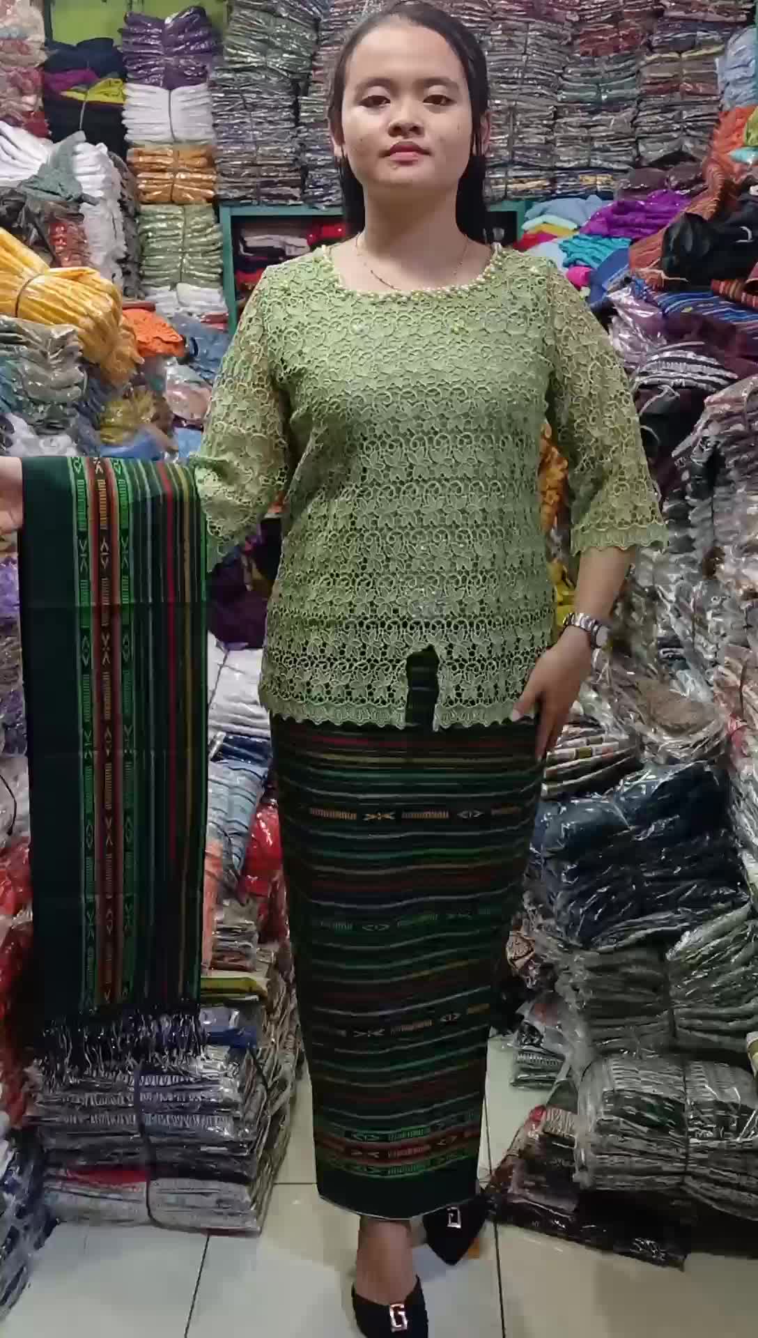rok jugaih mangiring katun Wanita