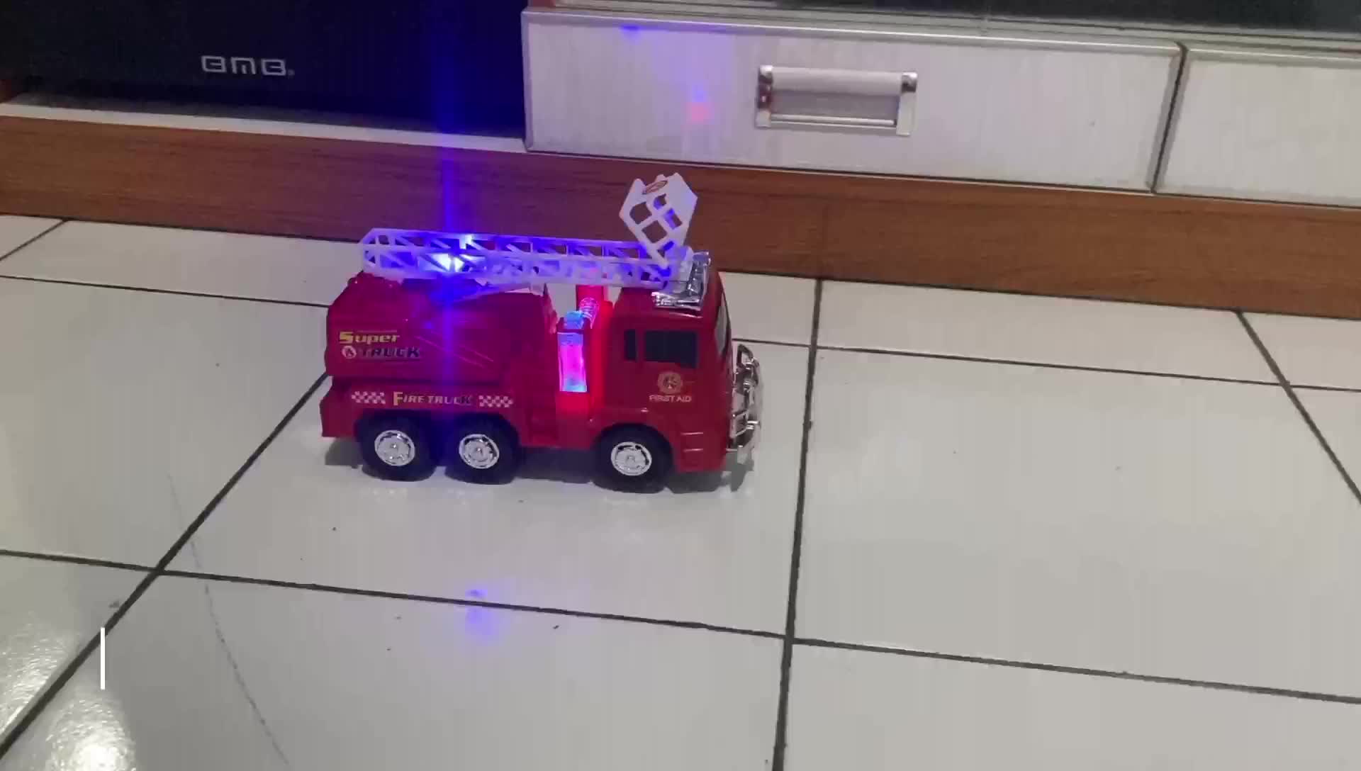 Mainan Anak Mobil Truk Pemadam Kebakaran Berlampu Dan Bersuara Baterai Toys